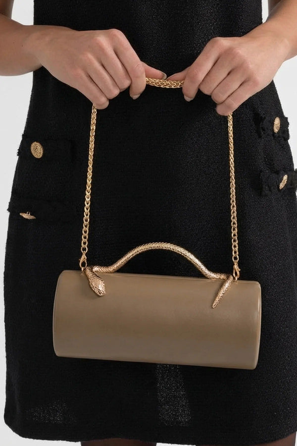 BOLSO DE MANO ESTRUCTURADO CON ASA DE SERPIENTE Y CADENA DORADA - CAQUI