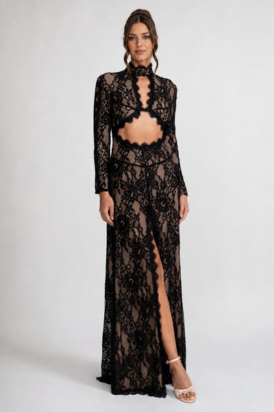 VESTIDO LARGO DE ENCAJE CON CUELLO ALTO Y ABERTURA FRONTAL - NEGRO