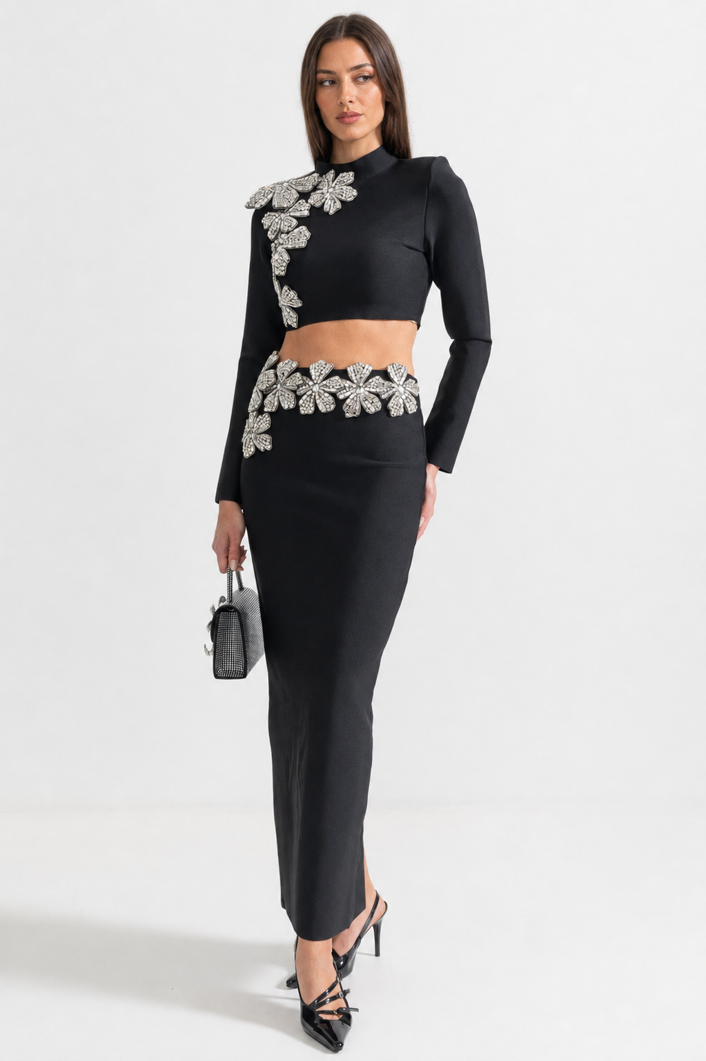 CONJUNTO DE TOP Y FALDA MAXI CON FLORES DE PEDRERÍA - NEGRO