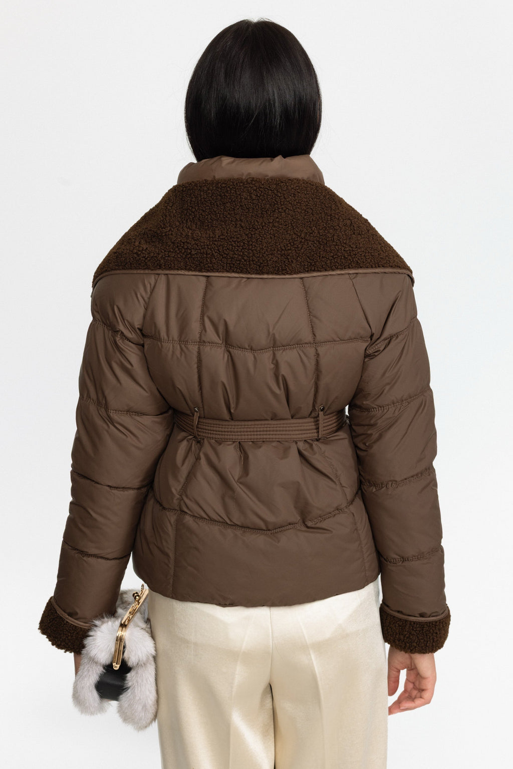 Sidonie - Chaqueta acolchada con cinturón y cuello de borreguito - Café