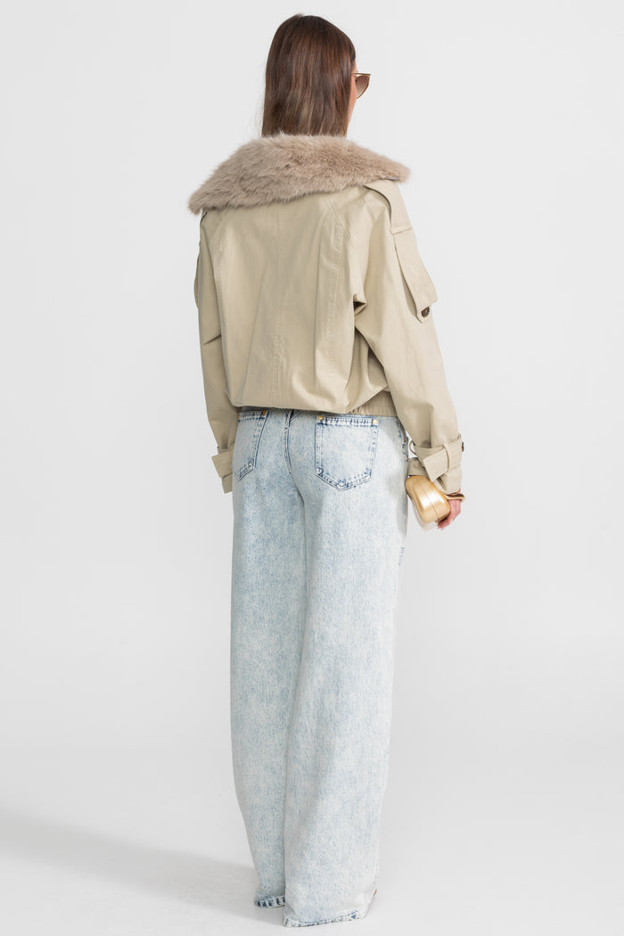 TRENCH CORTO CON CUELLO DE PELO - BEIGE