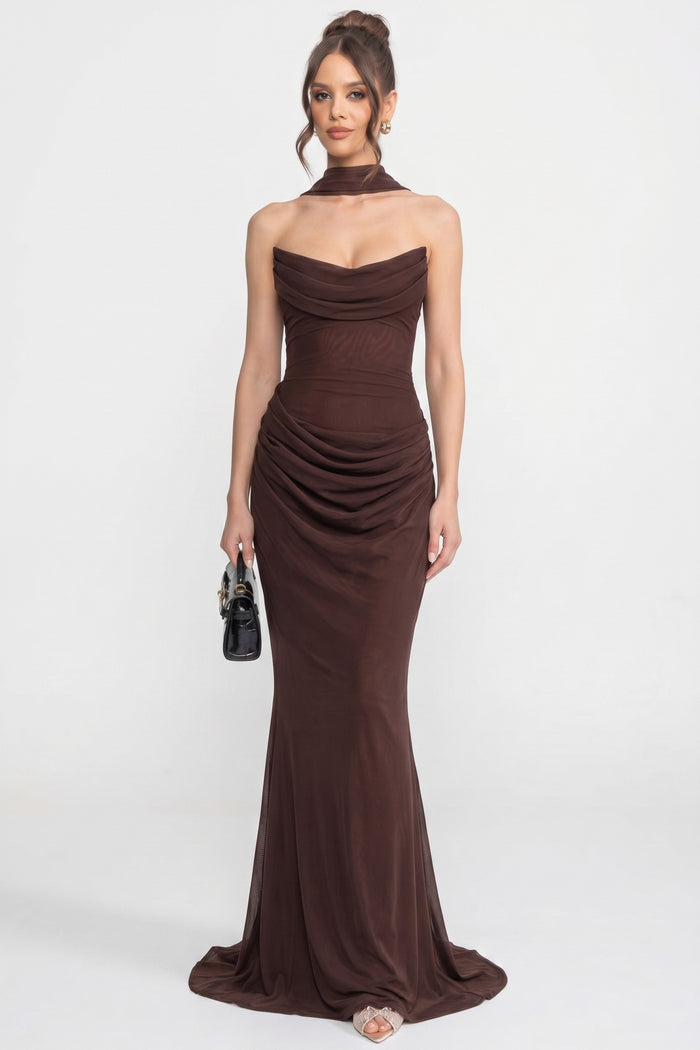 VESTIDO MAXI PALABRA DE HONOR DRAPEADO CON ESCOTE CAÍDO Y PAÑUELO TRANSPARENTE - MARRÓN