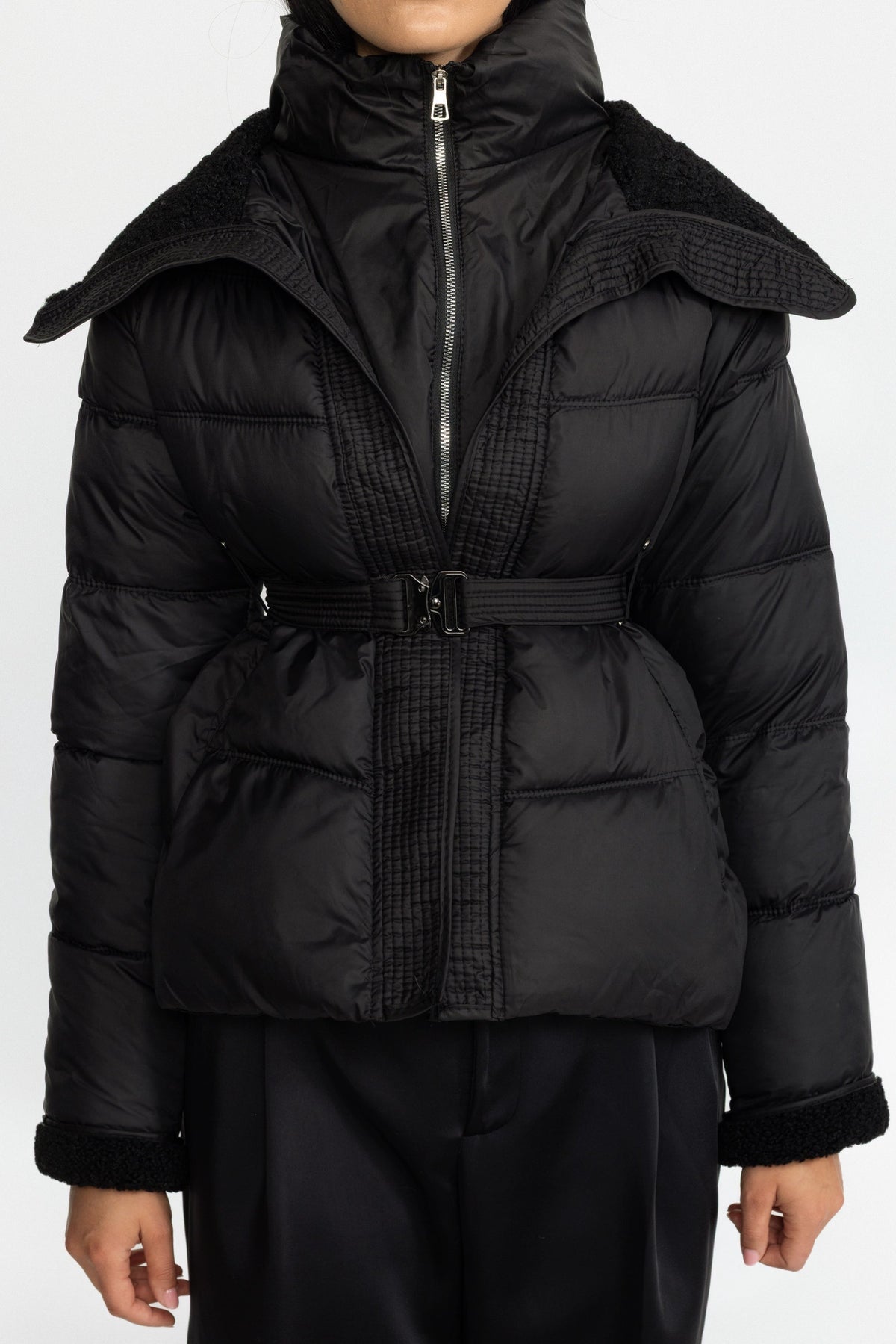 Sidonie - Chaqueta acolchada con cinturón y cuello de borreguito - Negro
