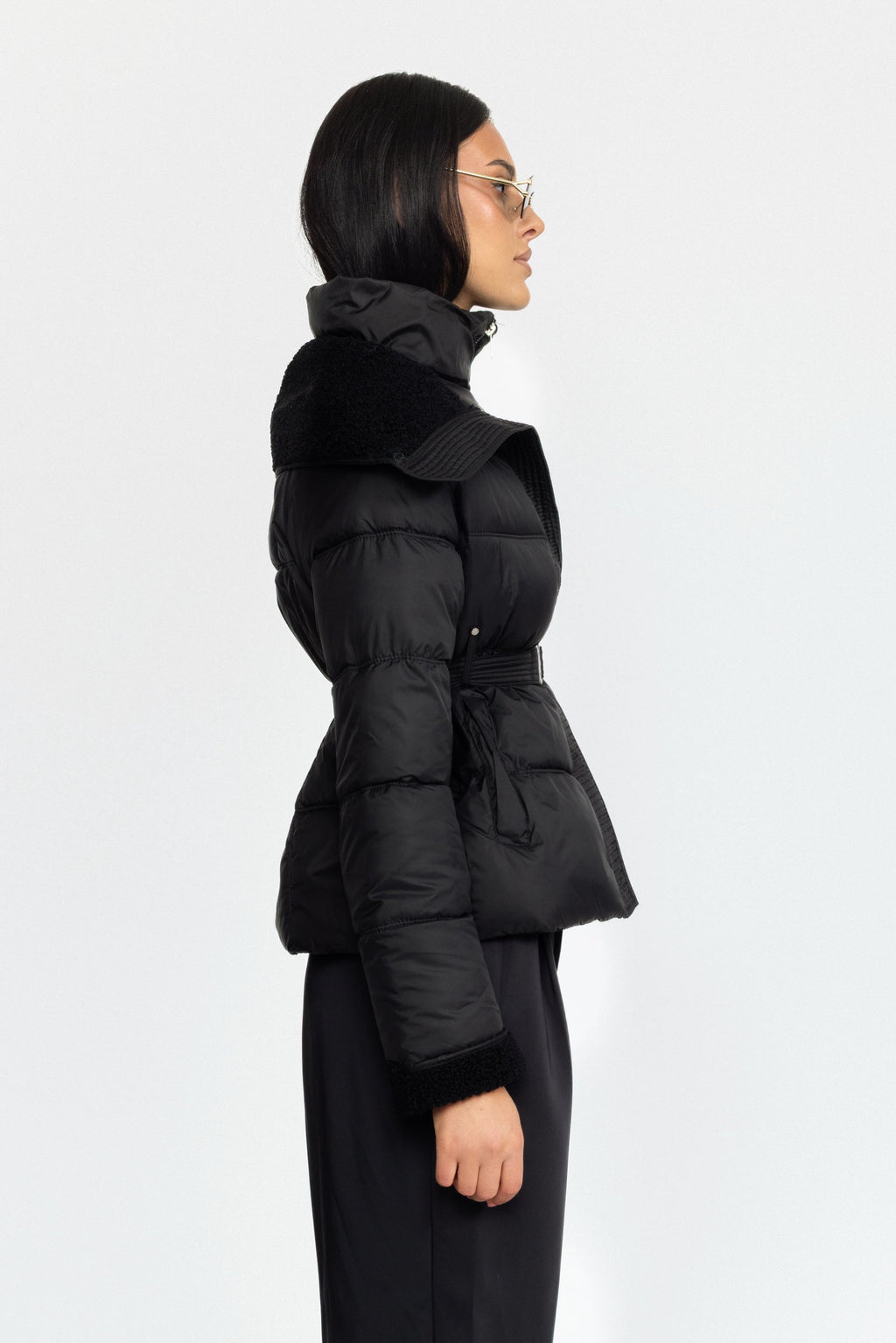 Sidonie - Chaqueta acolchada con cinturón y cuello de borreguito - Negro