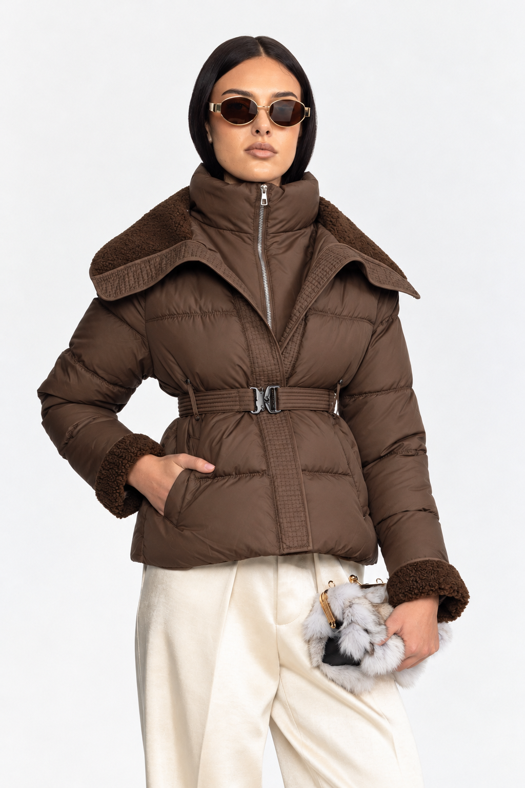 Sidonie - Chaqueta acolchada con cinturón y cuello de borreguito - Café