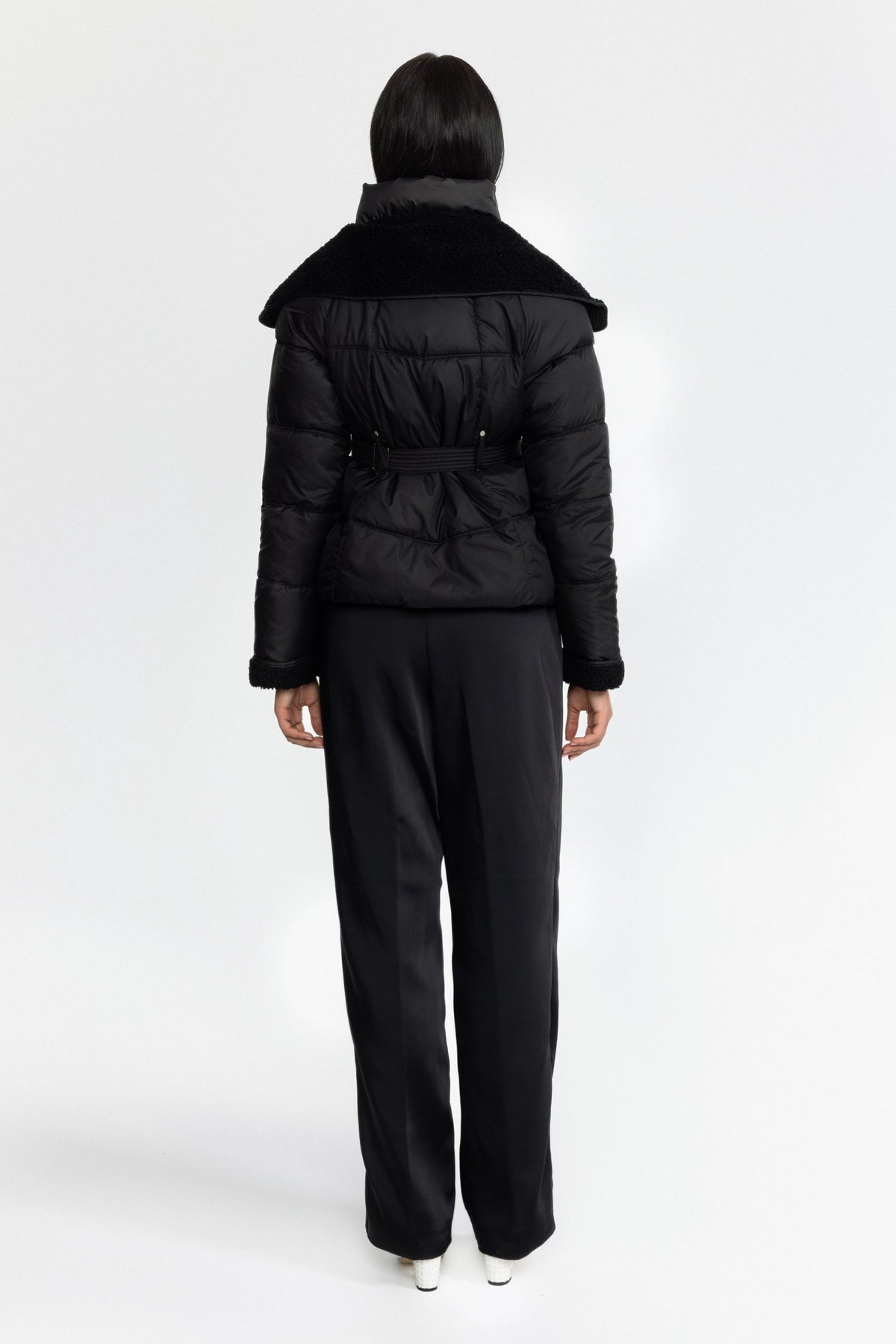 Sidonie - Chaqueta acolchada con cinturón y cuello de borreguito - Negro