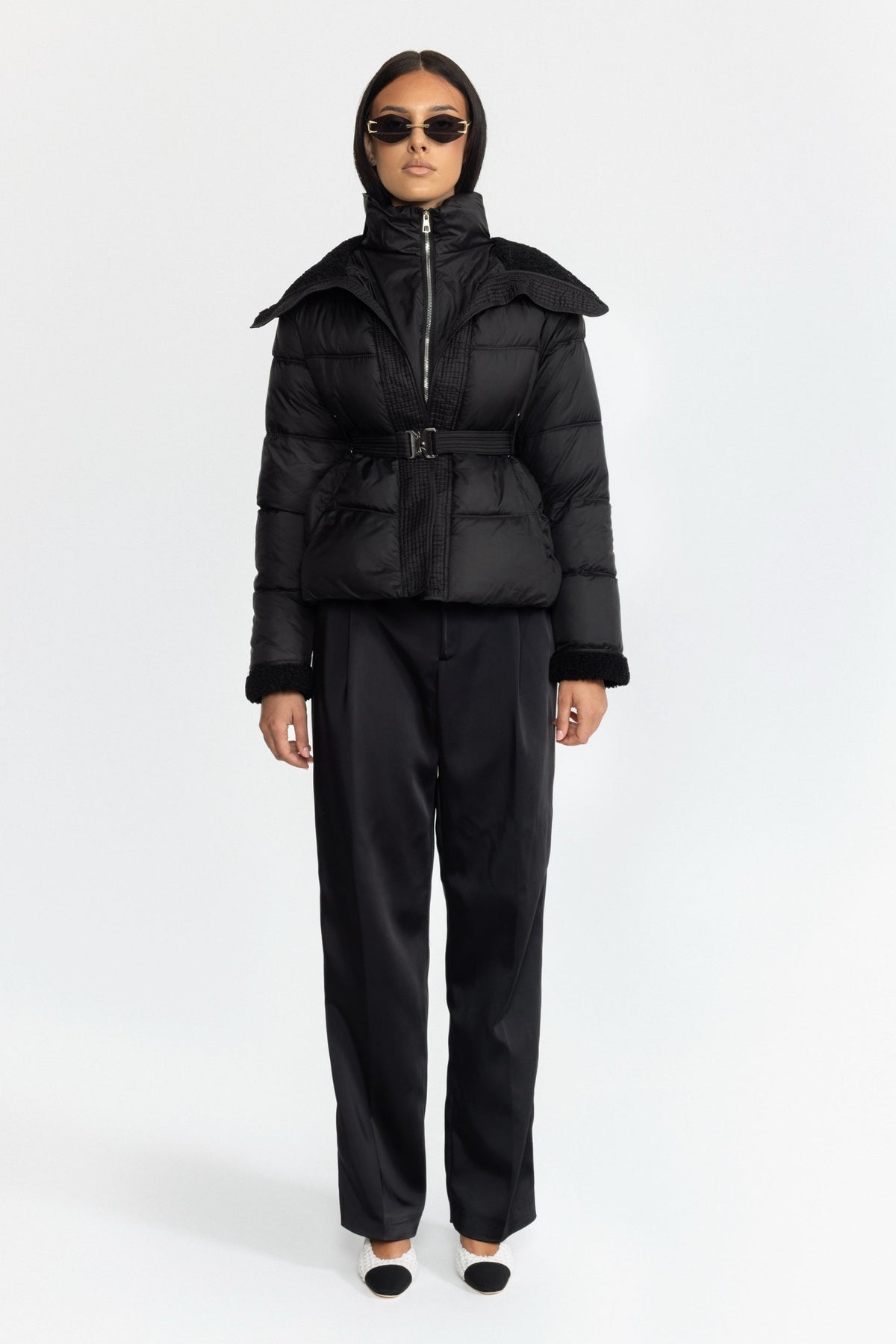 Sidonie - Chaqueta acolchada con cinturón y cuello de borreguito - Negro