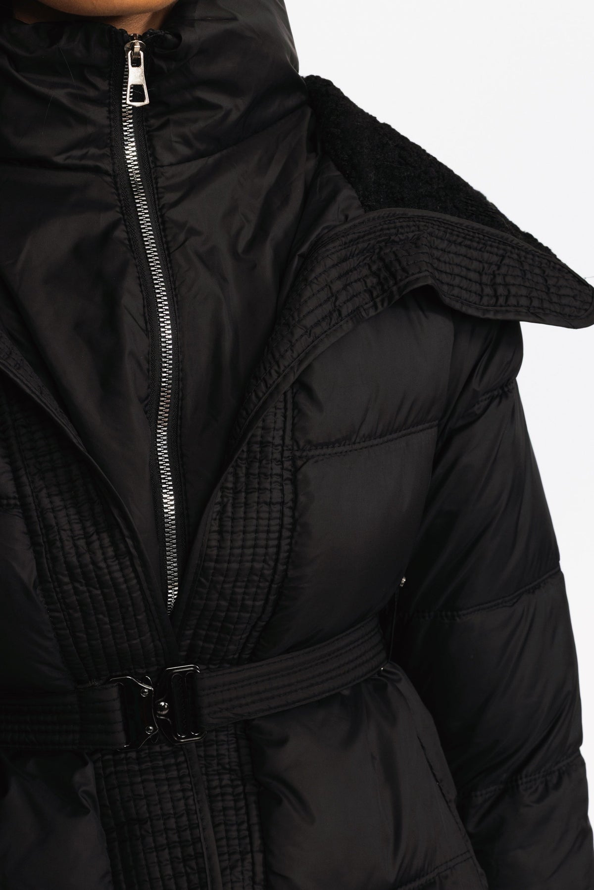 Sidonie - Chaqueta acolchada con cinturón y cuello de borreguito - Negro