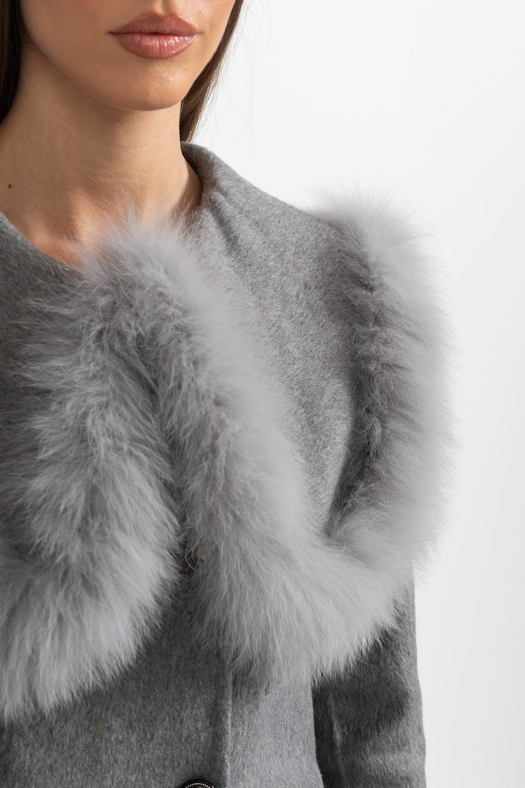 Chaqueta corta cruzada con cuello de pelo - Gris