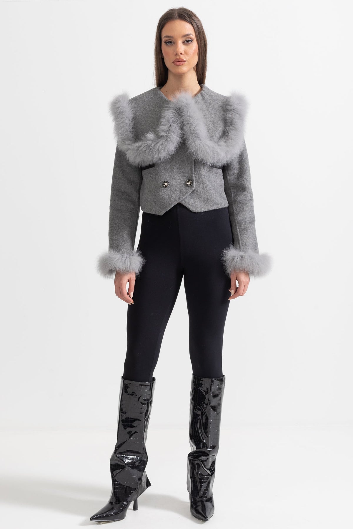 Chaqueta corta cruzada con cuello de pelo - Gris
