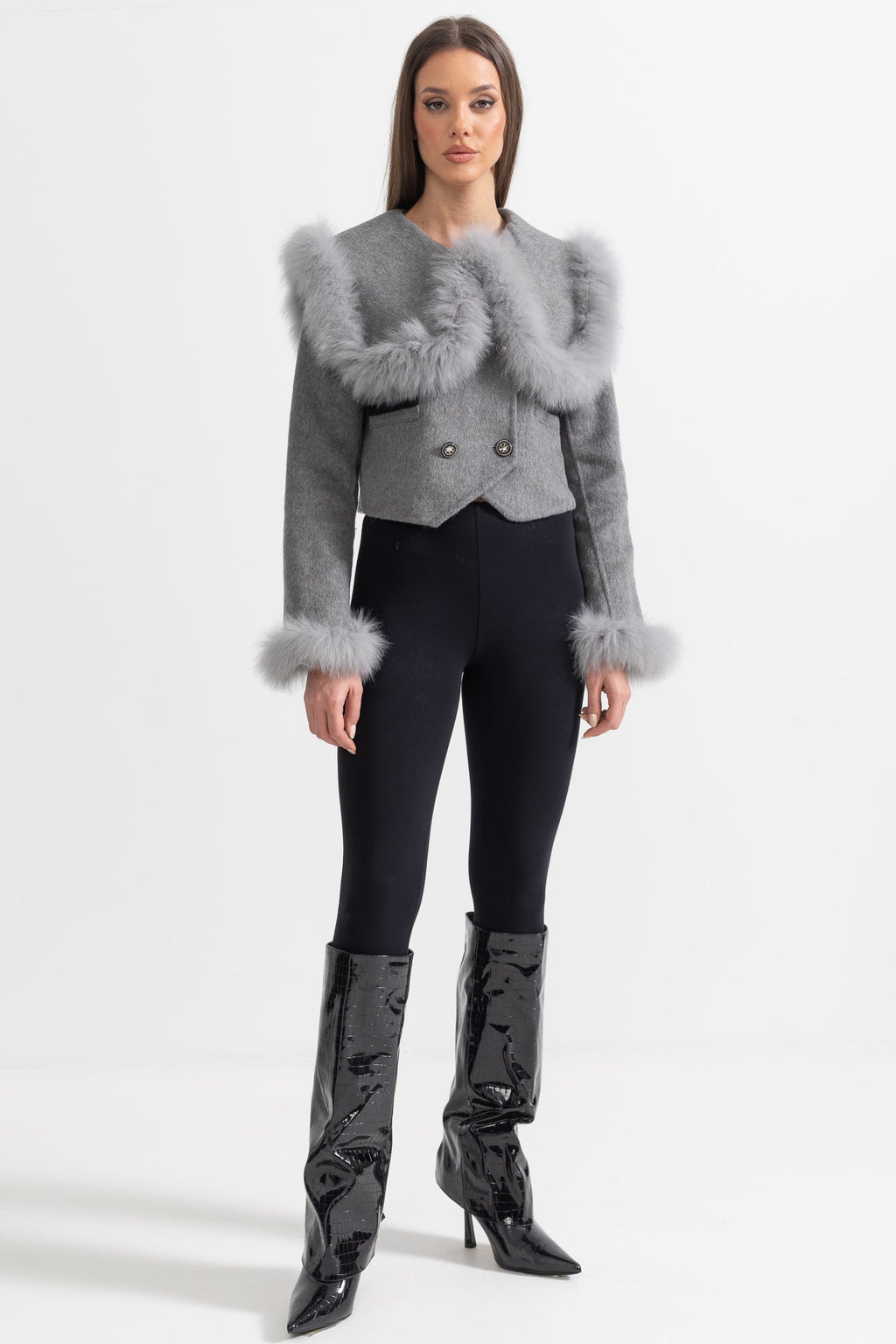 Chaqueta corta cruzada con cuello de pelo - Gris