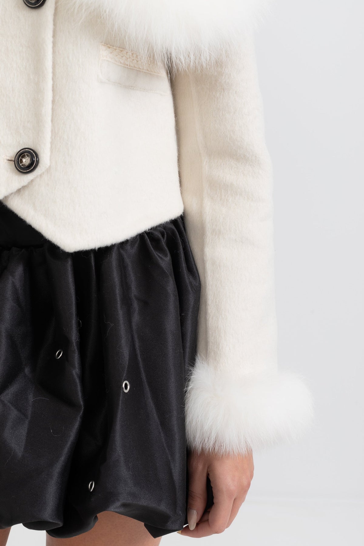 Chaqueta corta cruzada con cuello de pelo - Blanco
