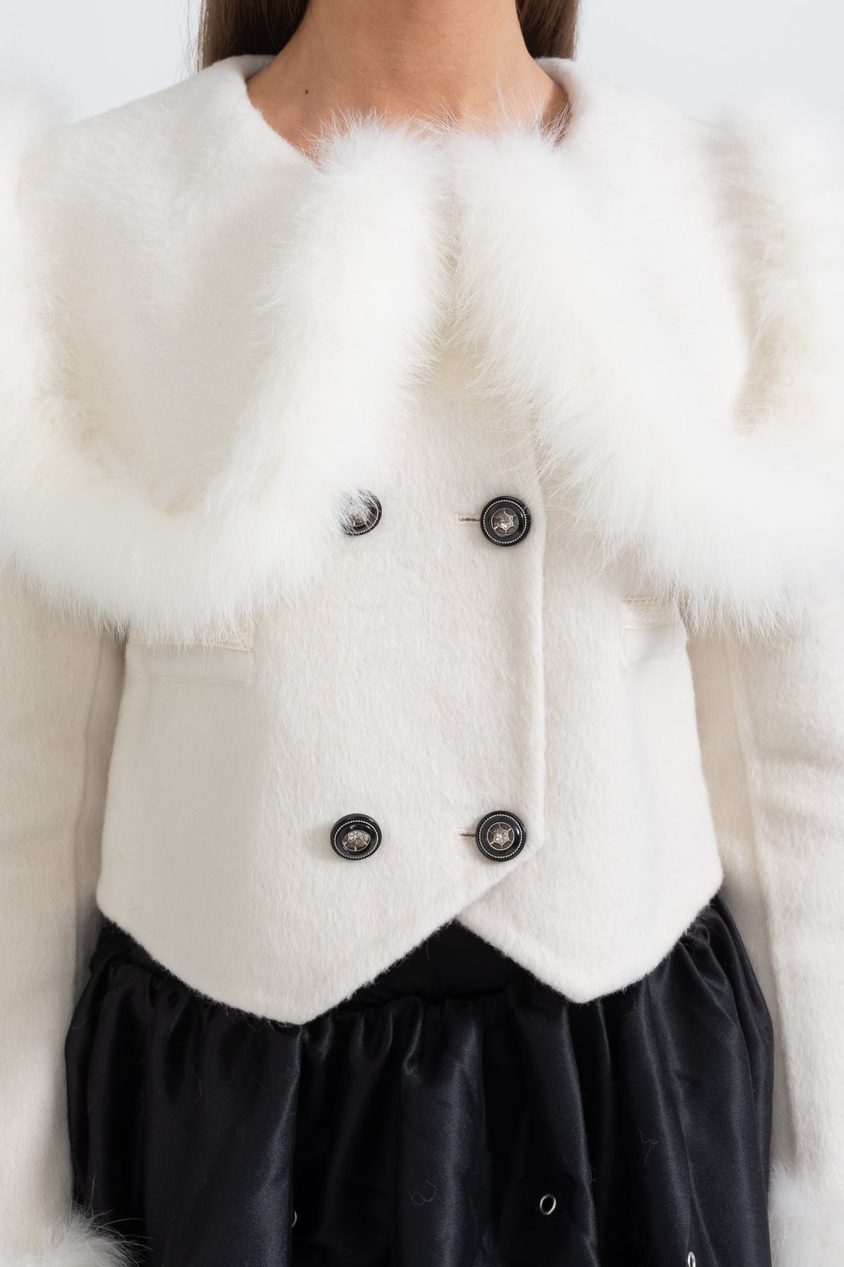 Chaqueta corta cruzada con cuello de pelo - Blanco
