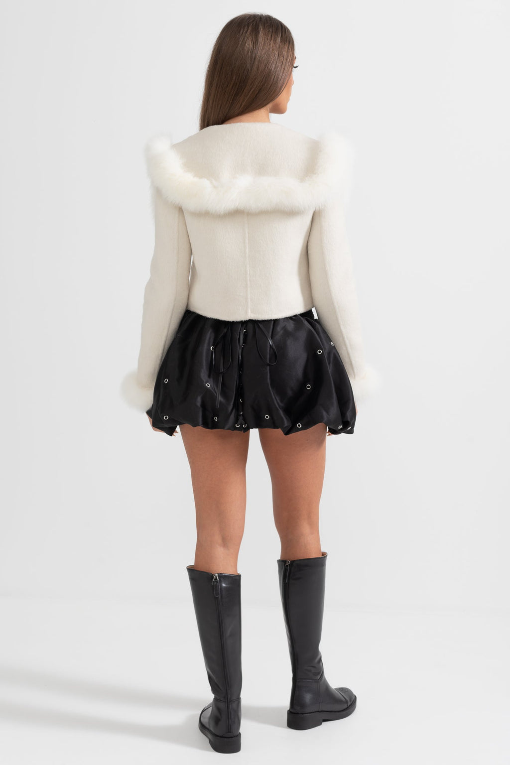 Chaqueta corta cruzada con cuello de pelo - Blanco