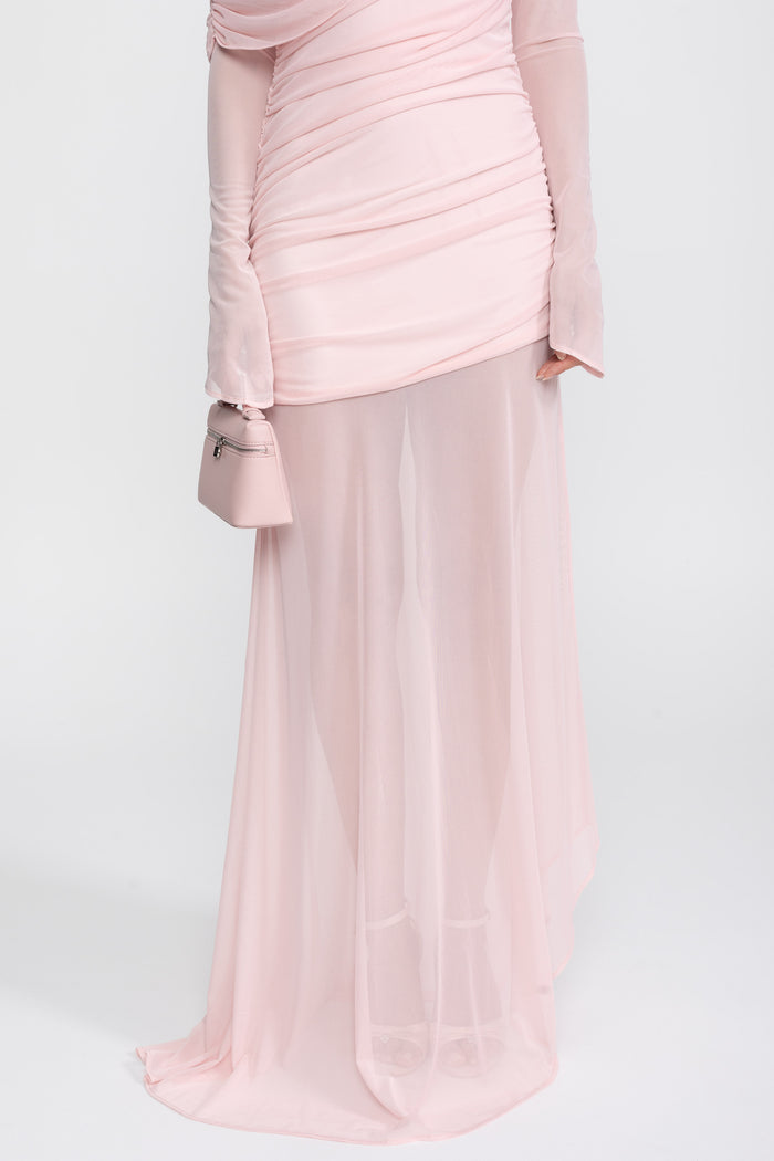 VESTIDO MAXI CON HOMBRO DRAPEADO Y FALDA TRANSPARENTE - ROSA