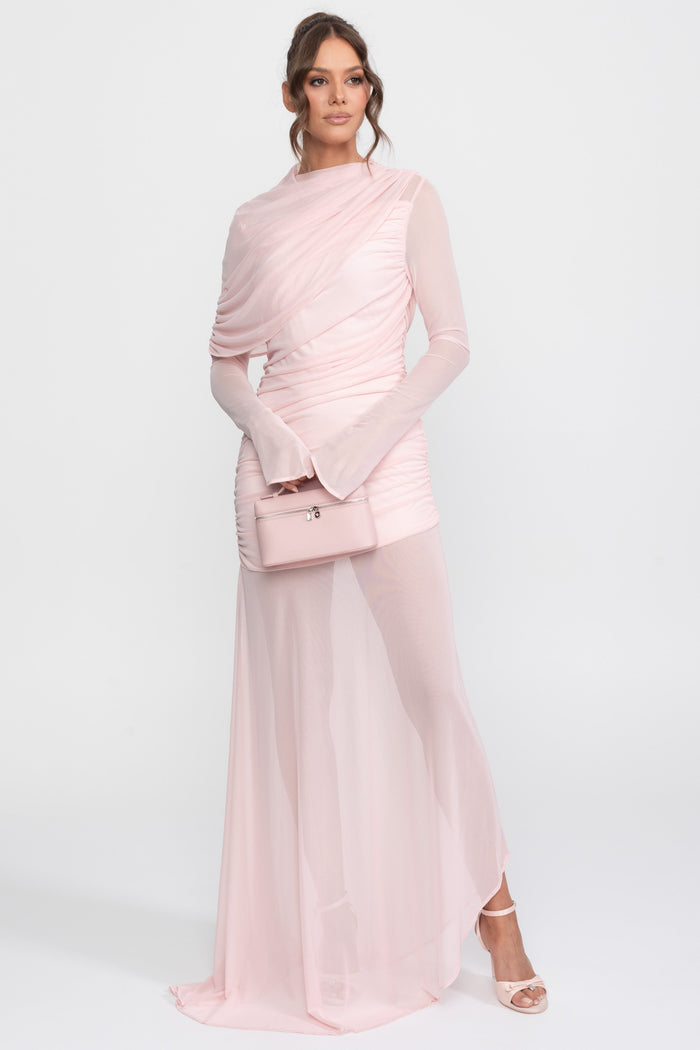 VESTIDO MAXI CON HOMBRO DRAPEADO Y FALDA TRANSPARENTE - ROSA
