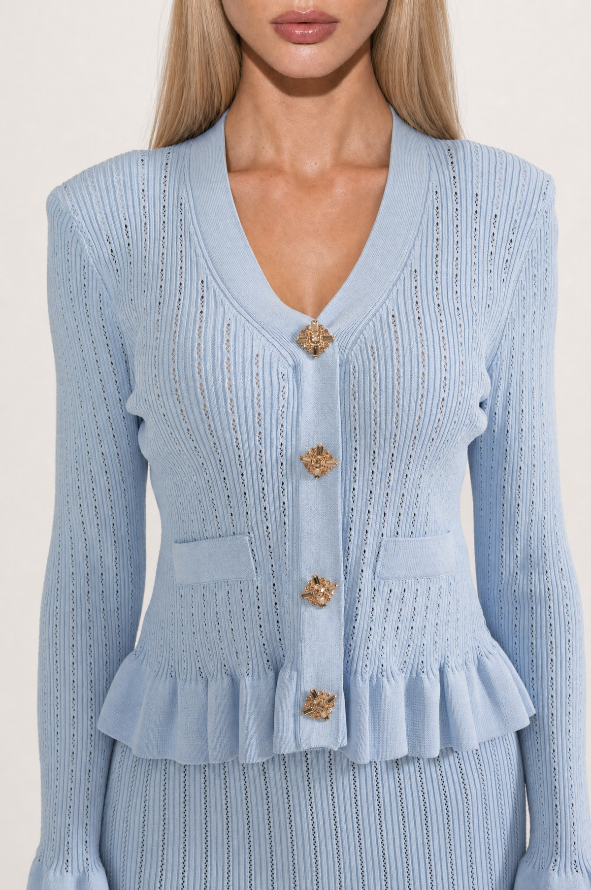 CONJUNTO DE CHAQUETA Y FALDA DE PUNTO CON VOLANTES - AZUL BEBÉ