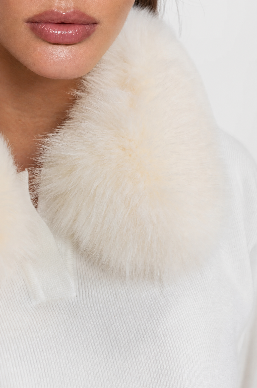 CONJUNTO DE PUNTO CON CUELLO DE PELO - BLANCO