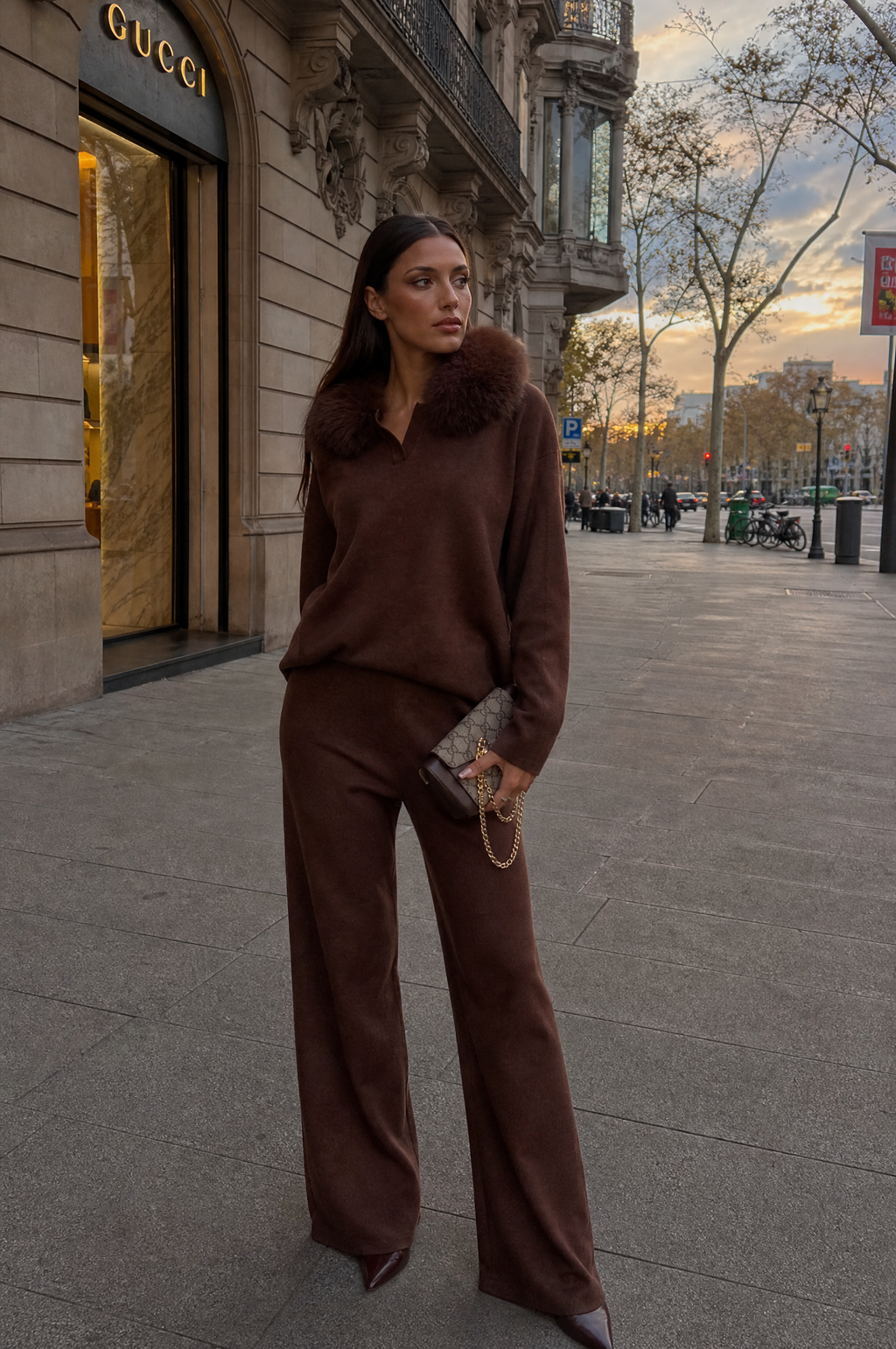 CONJUNTO DE PUNTO CON CUELLO DE PELO - MARRÓN