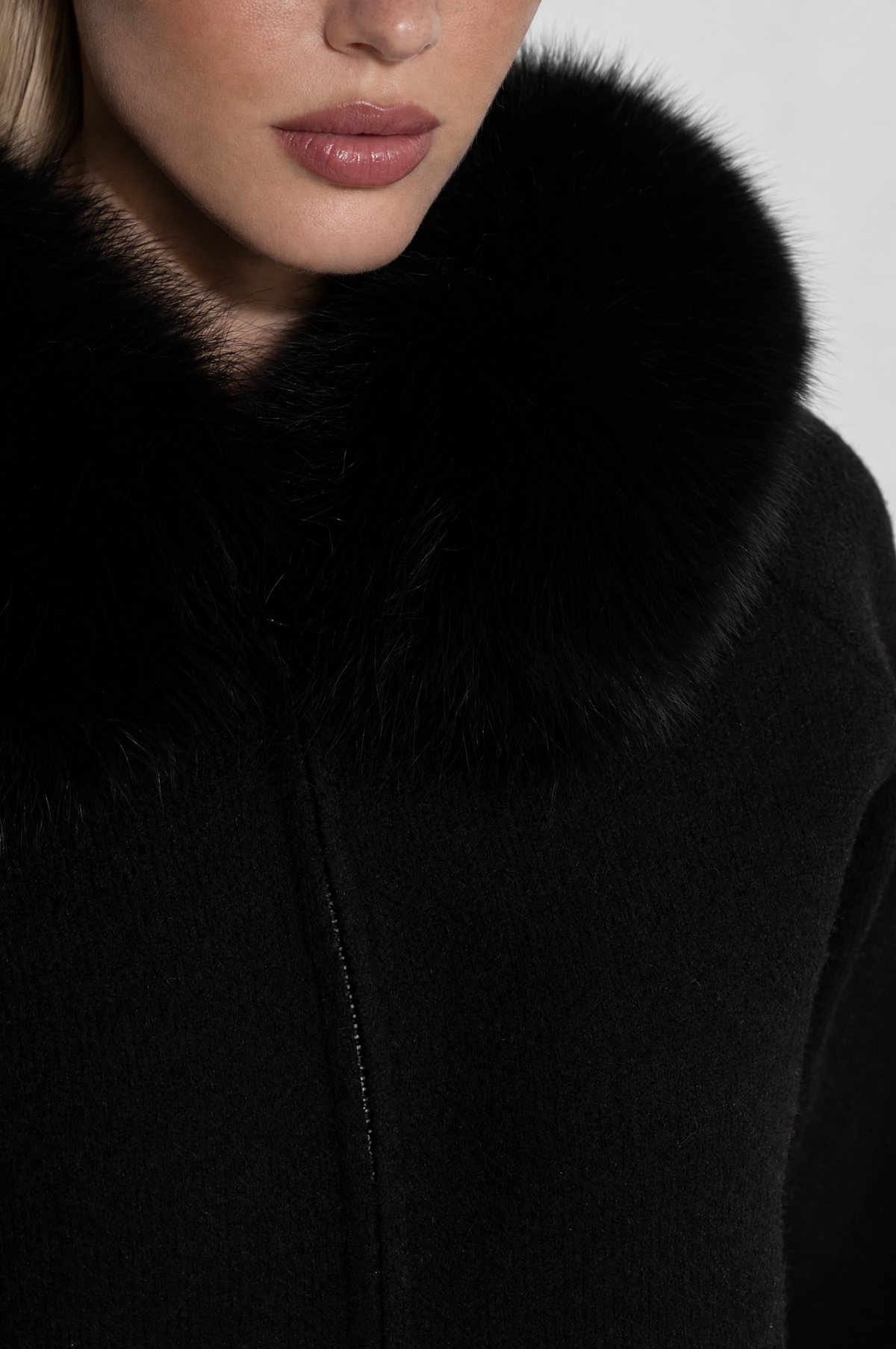 SUDADERA DE LANA CON CREMALLERA Y CUELLO DE PELO SINTÉTICO - NEGRO