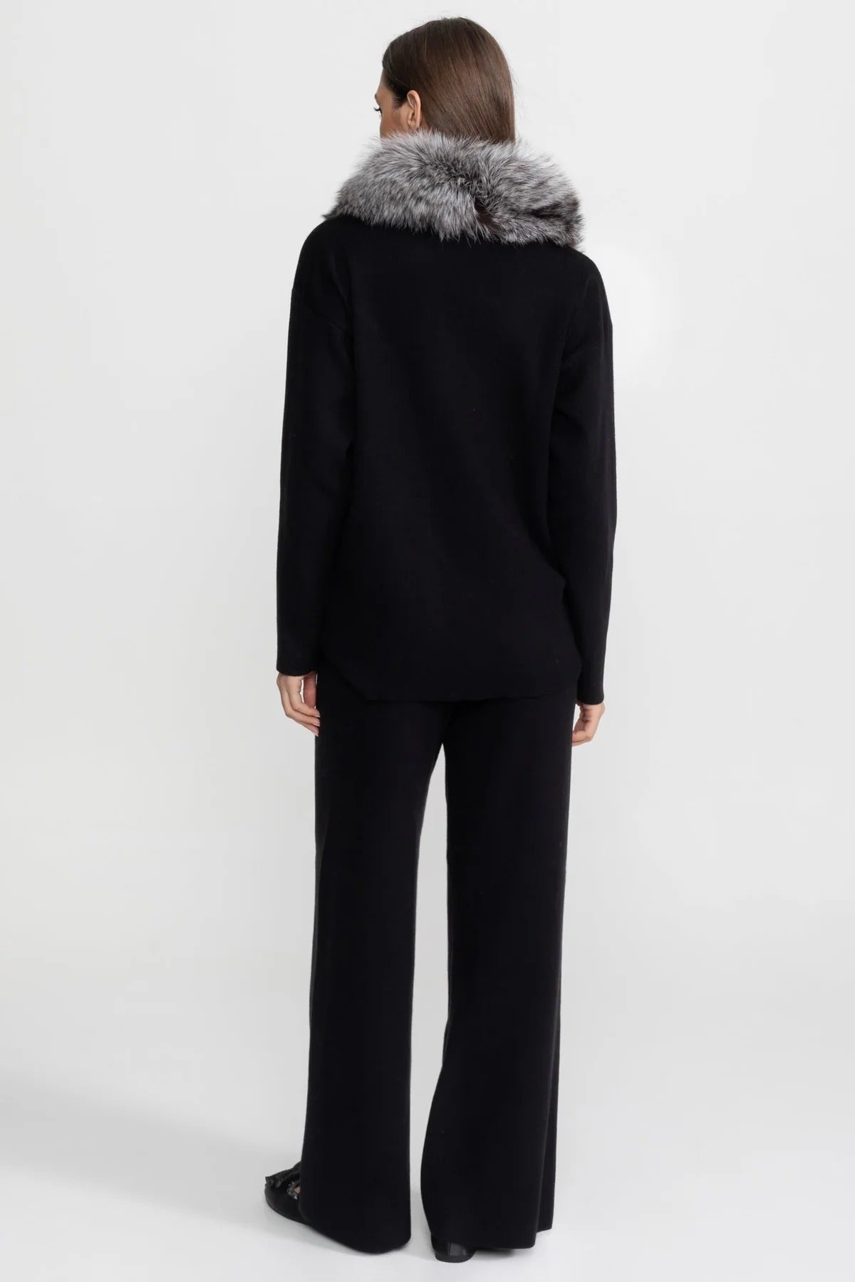 CONJUNTO DE PUNTO CON CUELLO DE PELO - NEGRO/GRIS
