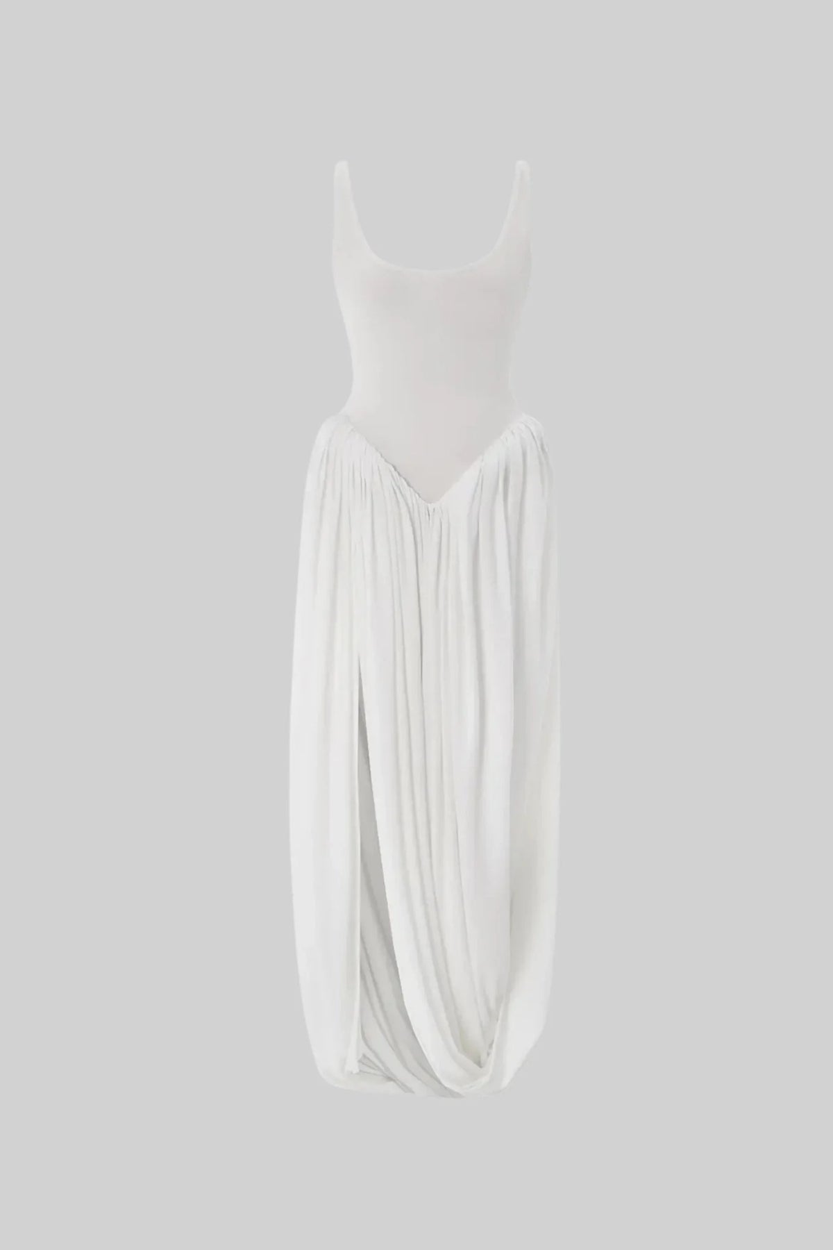 VESTIDO MAXI DRAPEADO CON FALDA ESCULTURAL - BLANCO