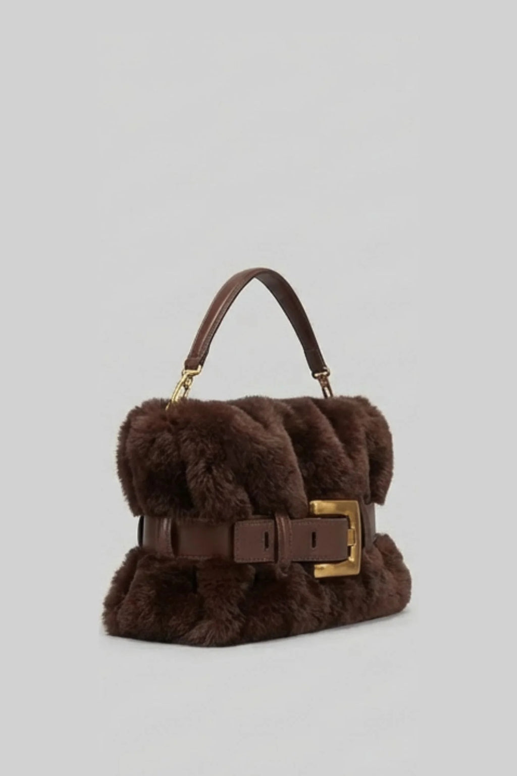BOLSO DE MANO CON PELO SINTÉTICO Y HEBILLA DECORATIVA - MARRÓN