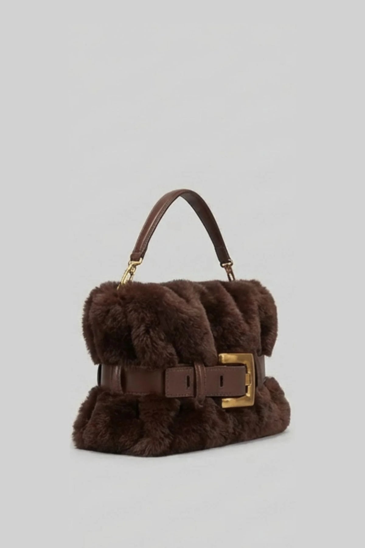 BOLSO DE MANO CON PELO SINTÉTICO Y HEBILLA DECORATIVA - MARRÓN