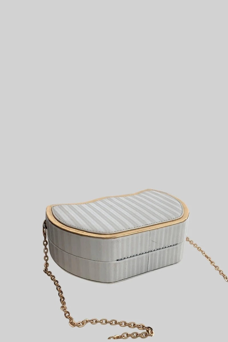 BOLSO TIPO CAJA METALIZADO CON DETALLE LEOPARDO - BLANCO