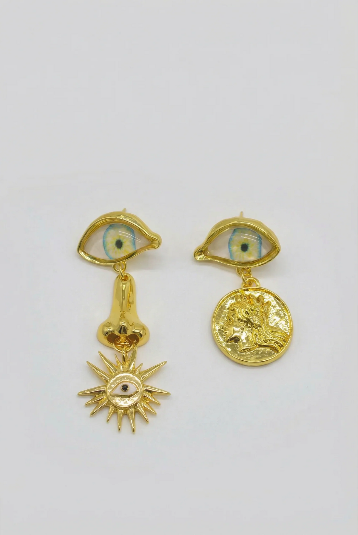 PENDIENTES COLGANTES CON MOTIVO DE OJO Y AMULETOS - ORO