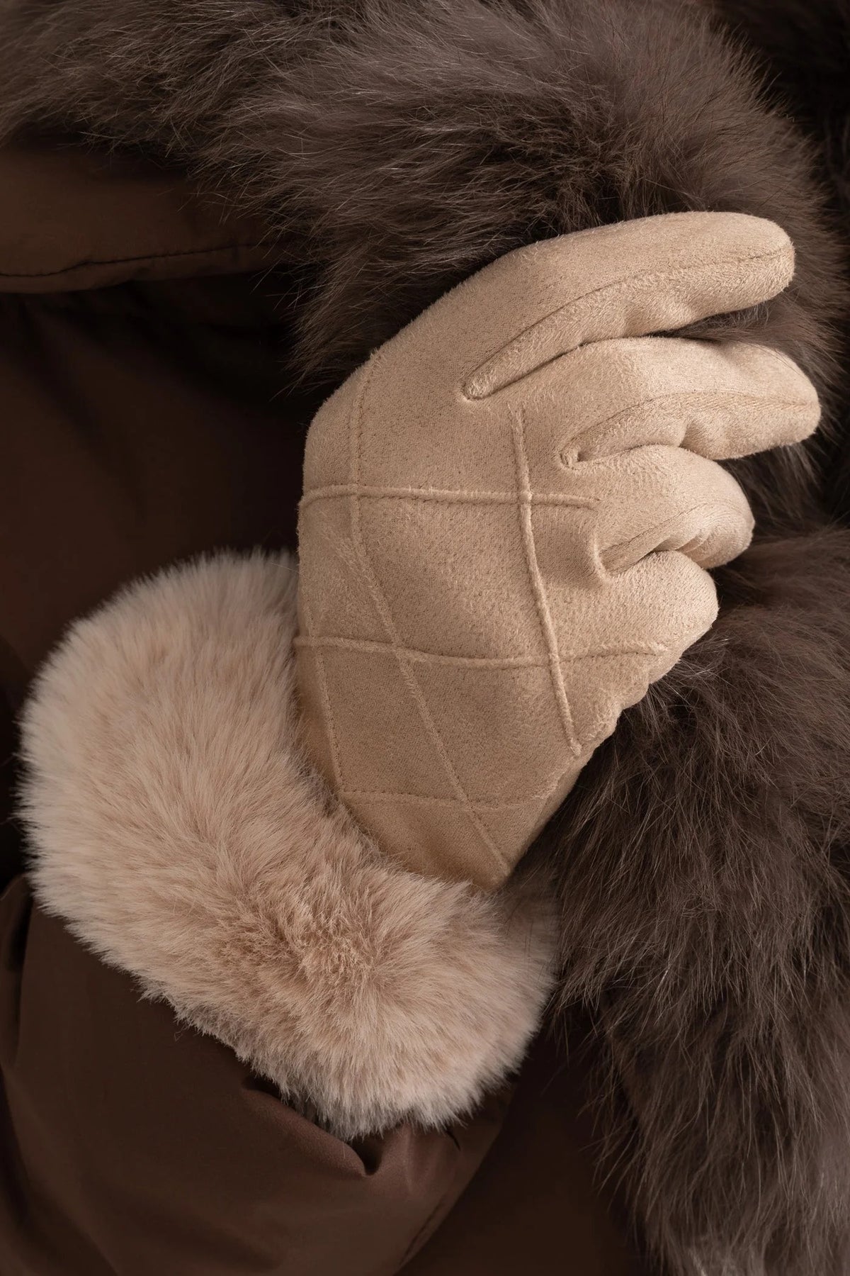 GUANTES ACOLCHADOS DE EFECTO ANTE CON PELO SINTÉTICO - BEIGE