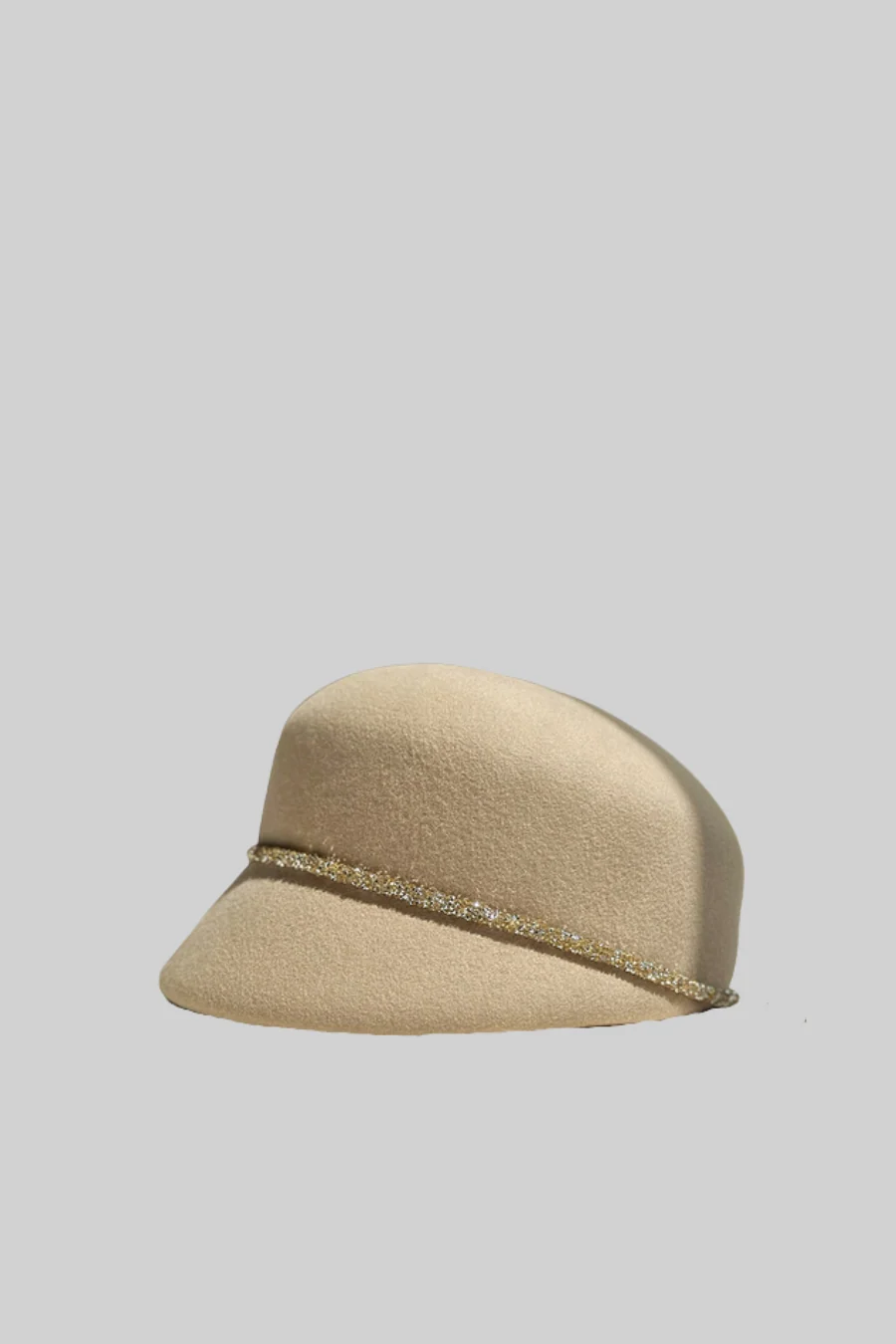 SOMBRERO DE ALA CORTA CON DETALLE DECORATIVO - BEIGE