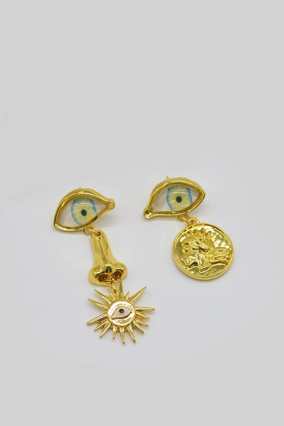 PENDIENTES COLGANTES CON MOTIVO DE OJO Y AMULETOS - ORO