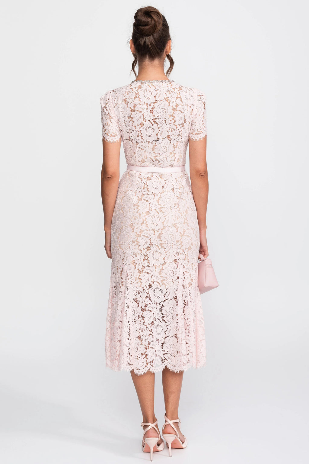 VESTIDO DE ENCAJE FLORAL AJUSTADO CON BAJO FESTONEADO - ROSA PALO