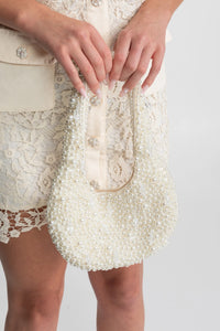 BOLSO DE HOMBRO CON PERLAS DECORATIVAS - MARFIL