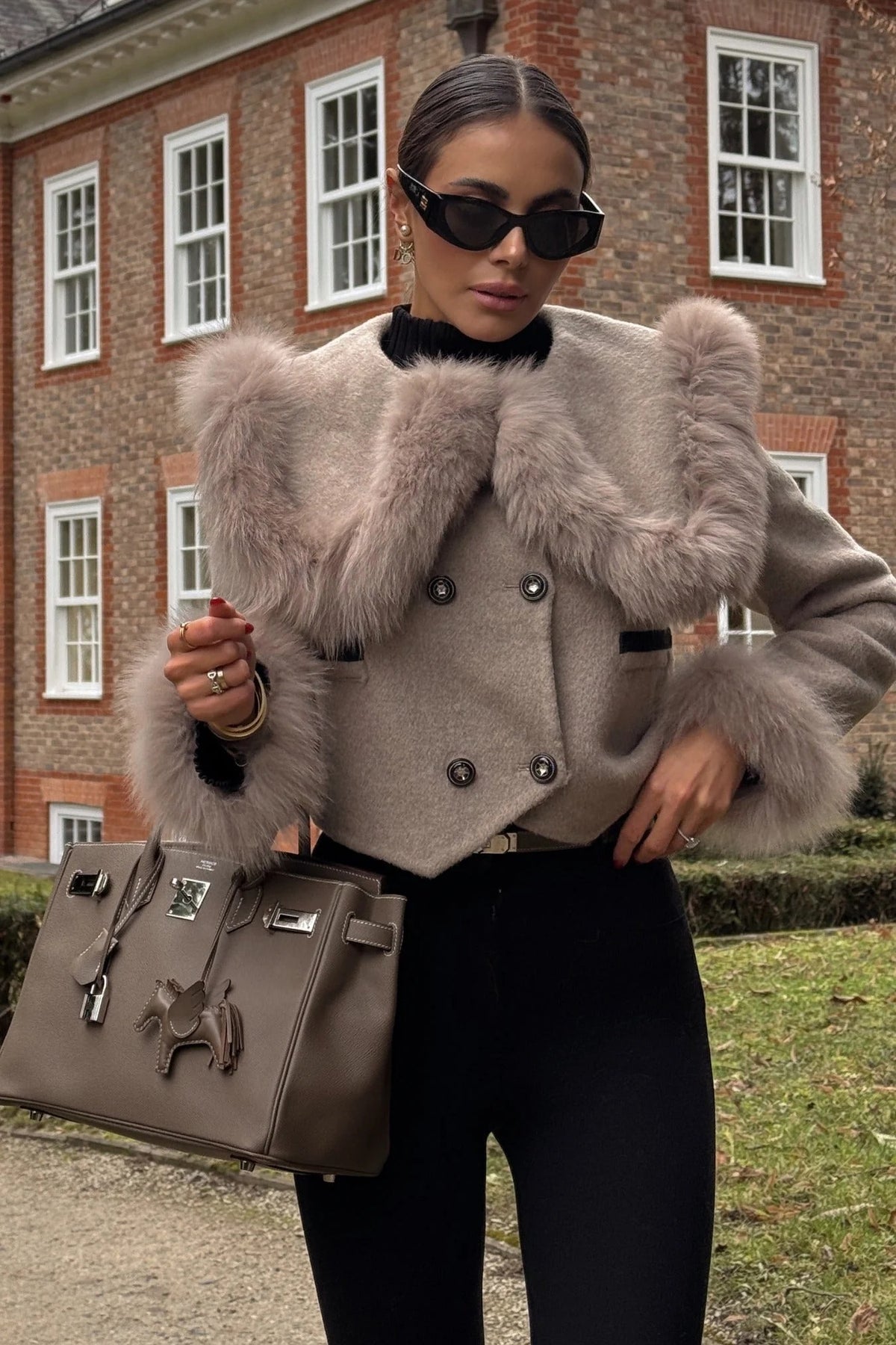 CHAQUETA CORTA CRUZADA CON CUELLO DE PELO SINTÉTICO - MARRÓN