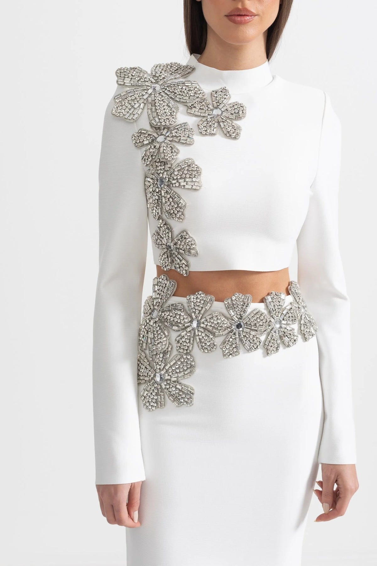 CONJUNTO DE TOP Y FALDA MAXI CON FLORES DE PEDRERÍA - BLANCO