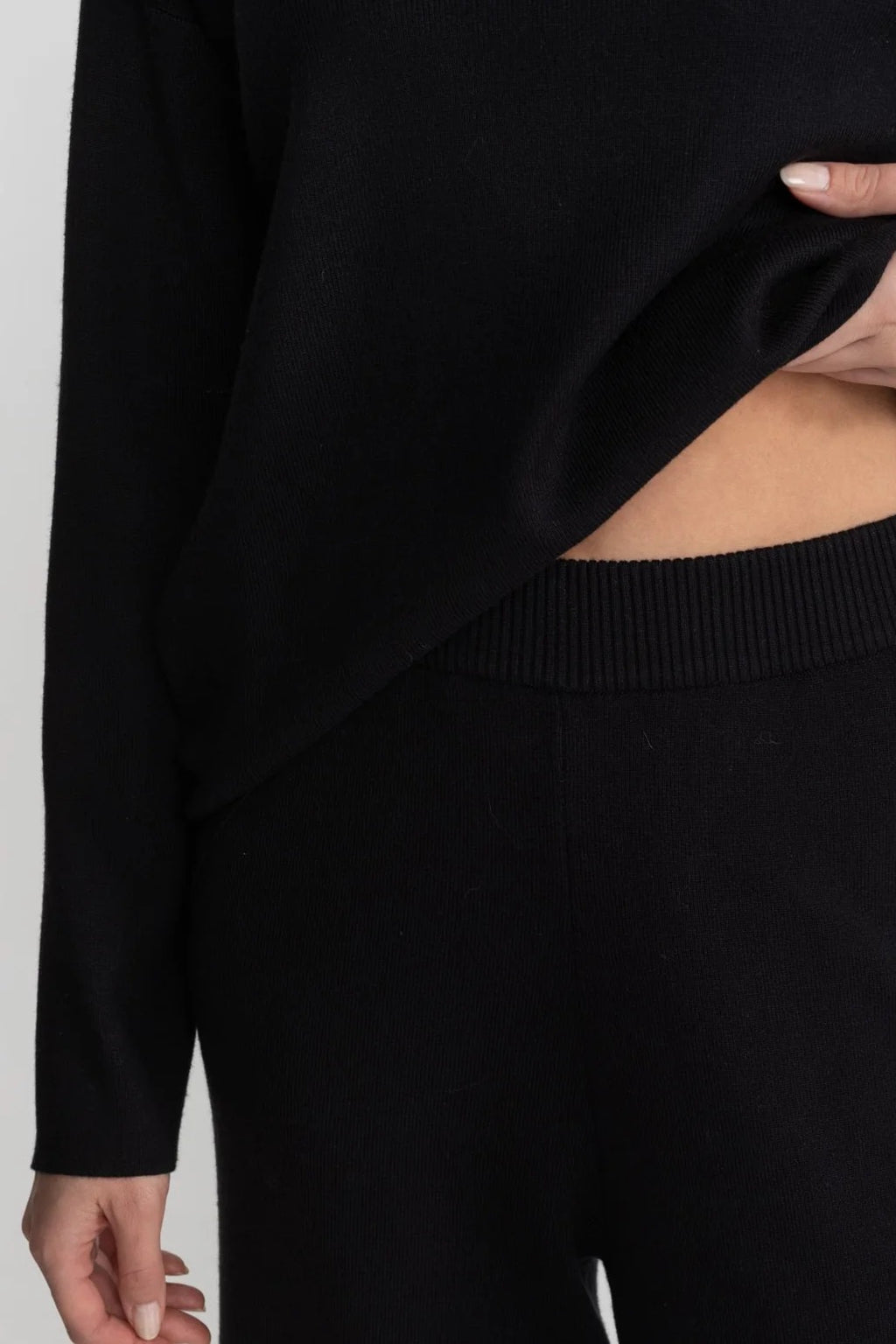 CONJUNTO DE PUNTO CON CUELLO DE PELO - NEGRO/GRIS