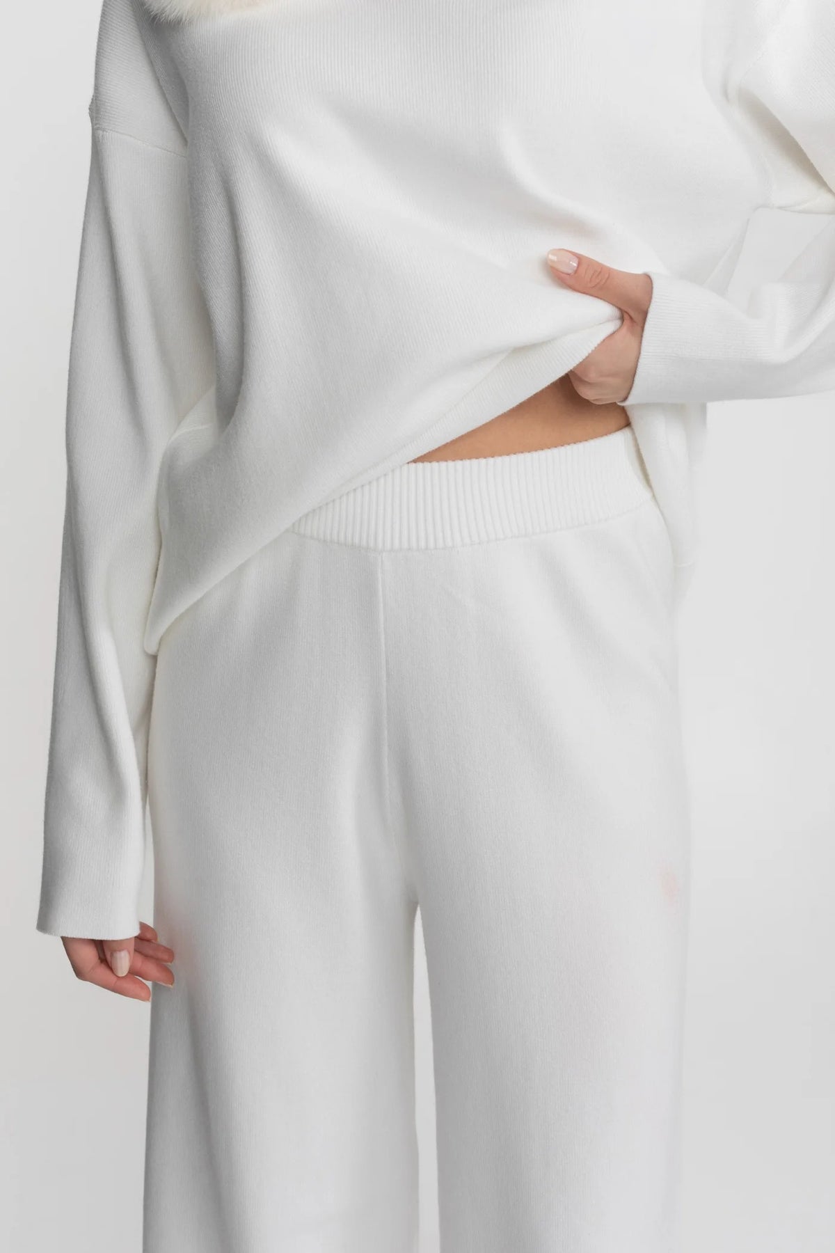 CONJUNTO DE PUNTO CON CUELLO DE PELO - BLANCO