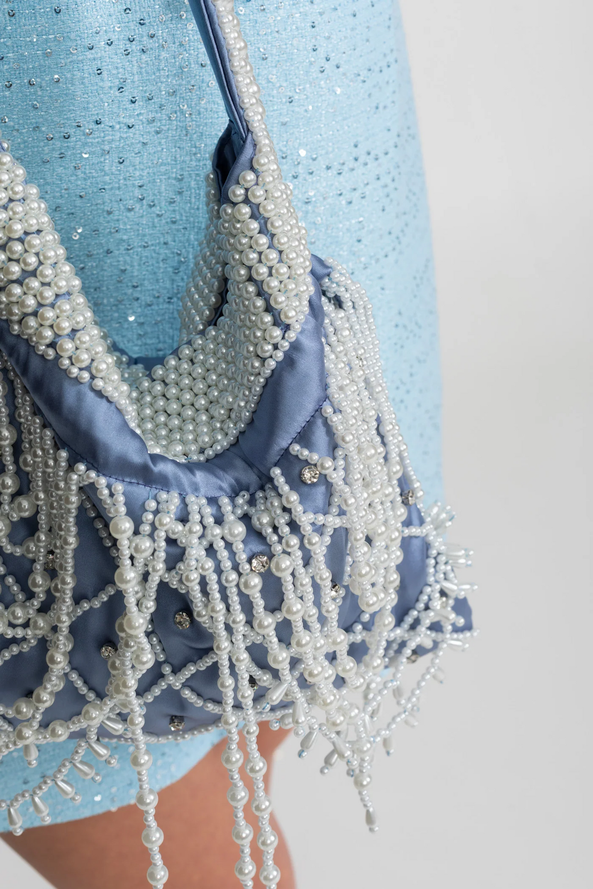BOLSO MINI DE SATÉN CON ABALORIOS - AZUL