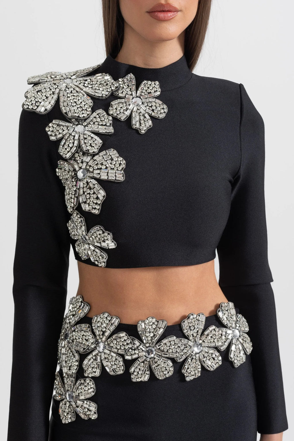 CONJUNTO DE TOP Y FALDA MAXI CON FLORES DE PEDRERÍA - NEGRO