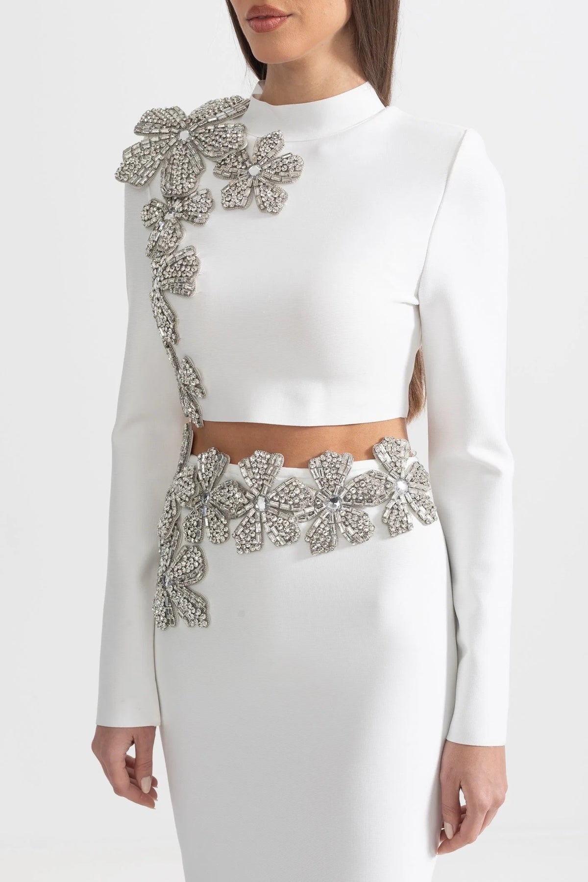 CONJUNTO DE TOP Y FALDA MAXI CON FLORES DE PEDRERÍA - BLANCO