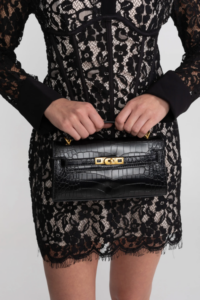 BOLSO MINI ESTRUCTURADO ESTILO KELLY CON HERRAJES DORADOS - NEGRO