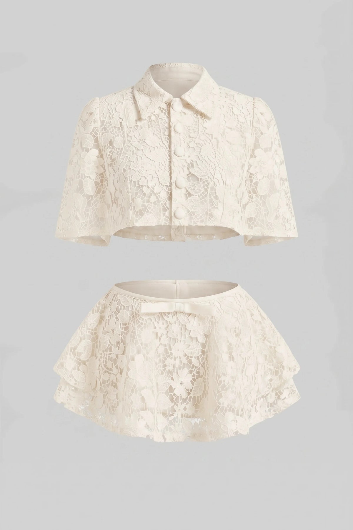 CONJUNTO DE ENCAJE CON CAPA DE BOTONES Y MINIFALDA CON LAZO - MARFIL