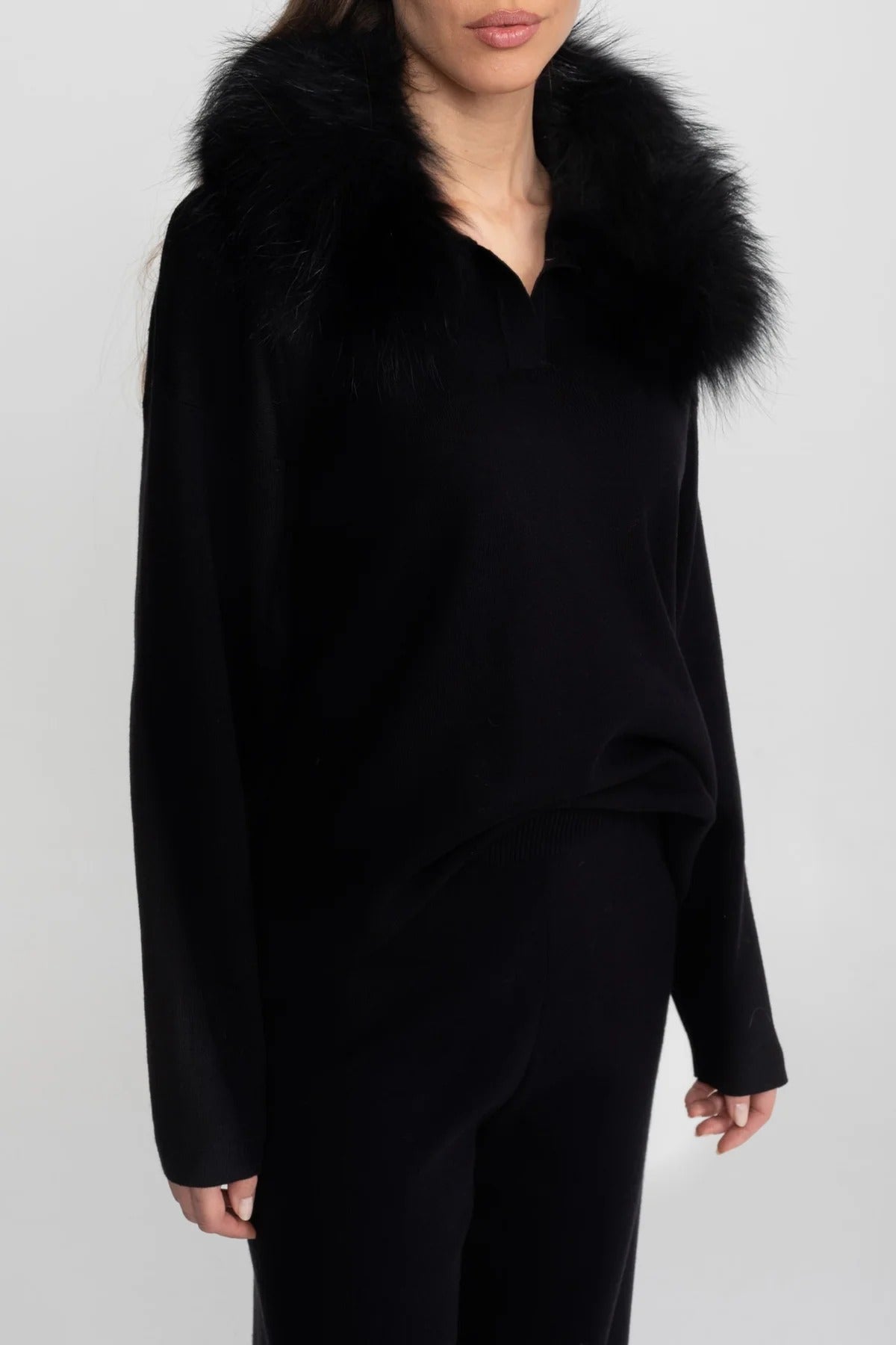 CONJUNTO DE PUNTO CON CUELLO DE PELO - NEGRO