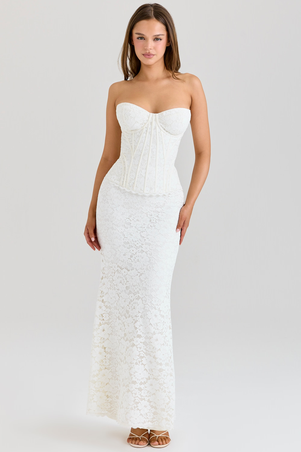 Odette, vestido maxi de encaje con corsé en blanco - foto 4