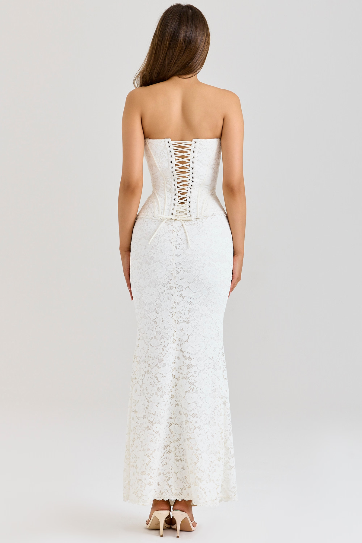 Odette, vestido maxi de encaje con corsé en blanco - foto 7