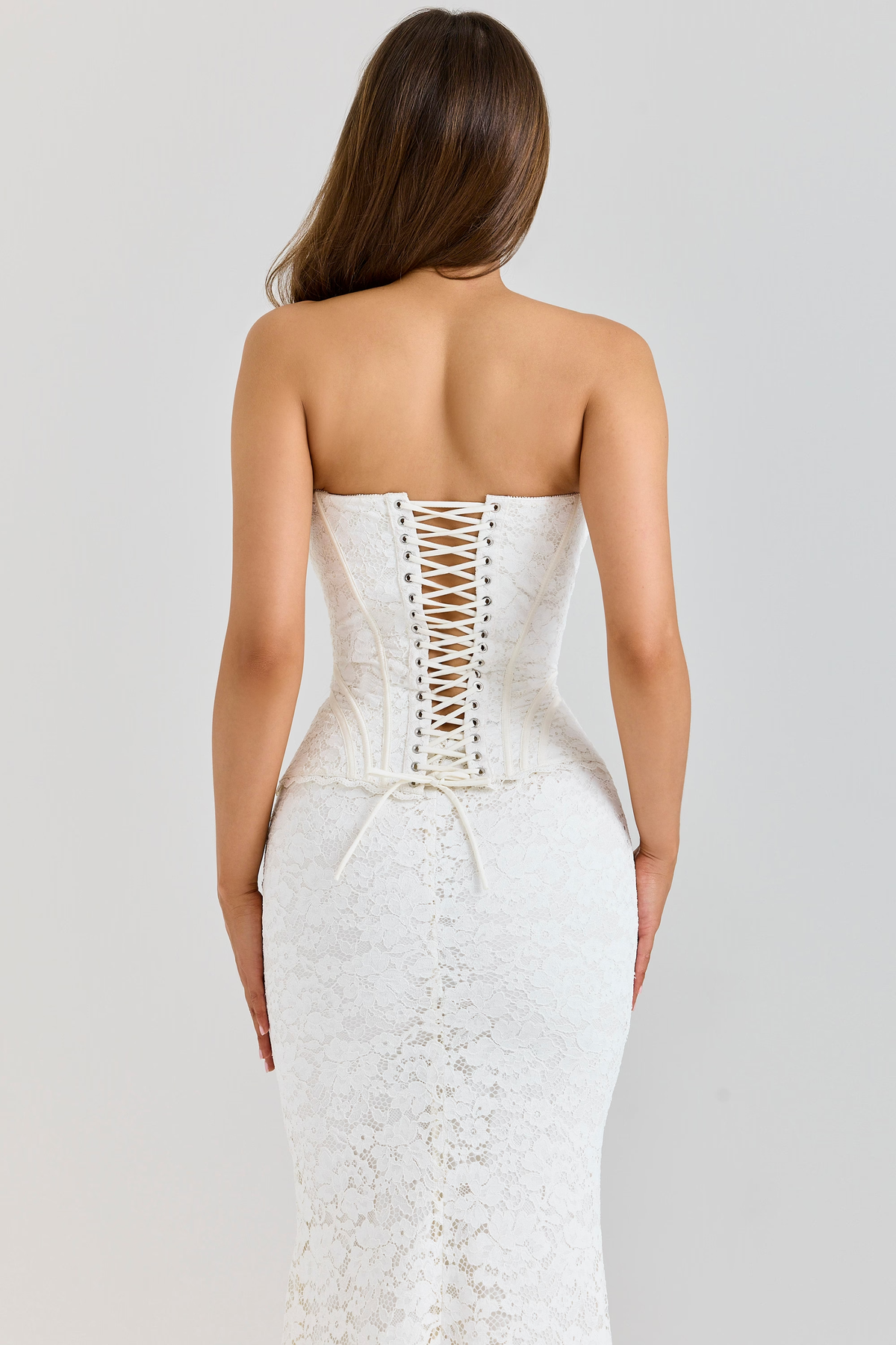 Odette, vestido maxi de encaje con corsé en blanco - foto 8
